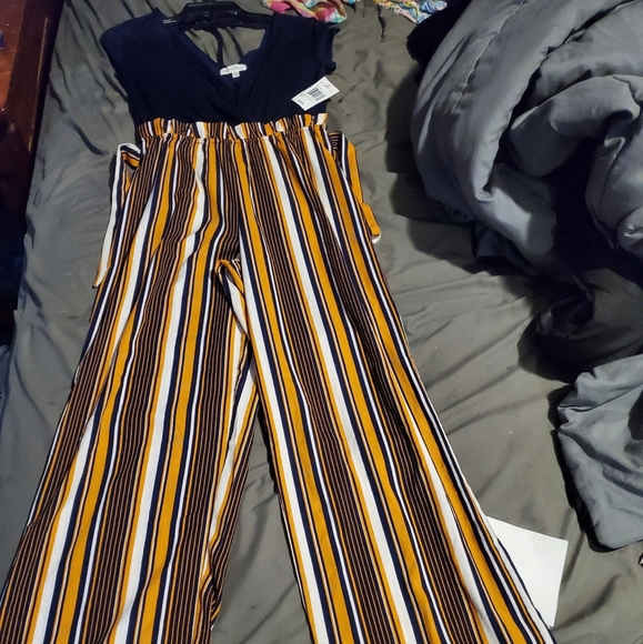 Nice Pants Suit - Picture 2 of 4